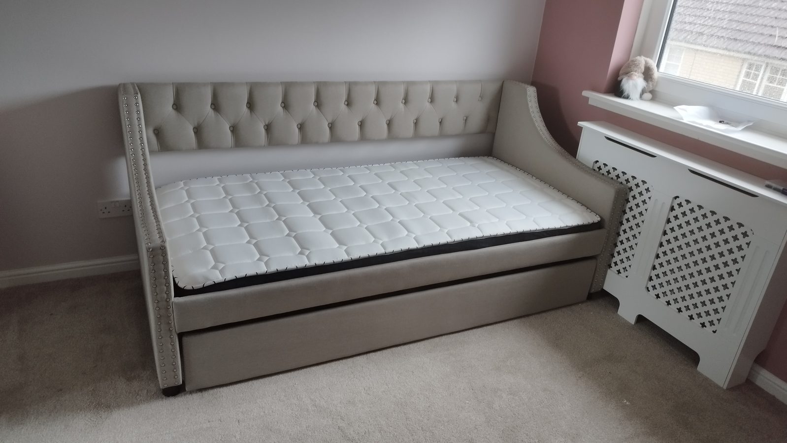 Daybed sofa assembled